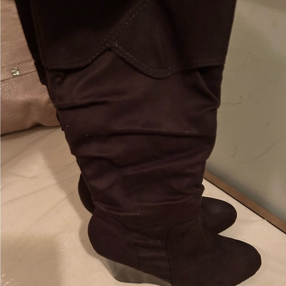 Brown suede wedge heel boots - Picture 2 of 6